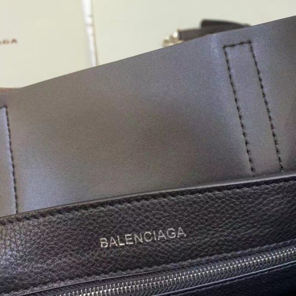 Balenciaga Women's Everyday XS Tote Bag in Black - Image 9