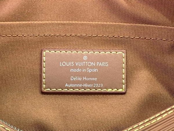 M23092 Louis Vuitton Soft Polochon MM - Image 9