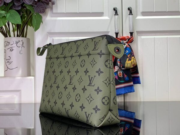 M82800 Louis Vuitton Pochette Voyage Souple - Image 3