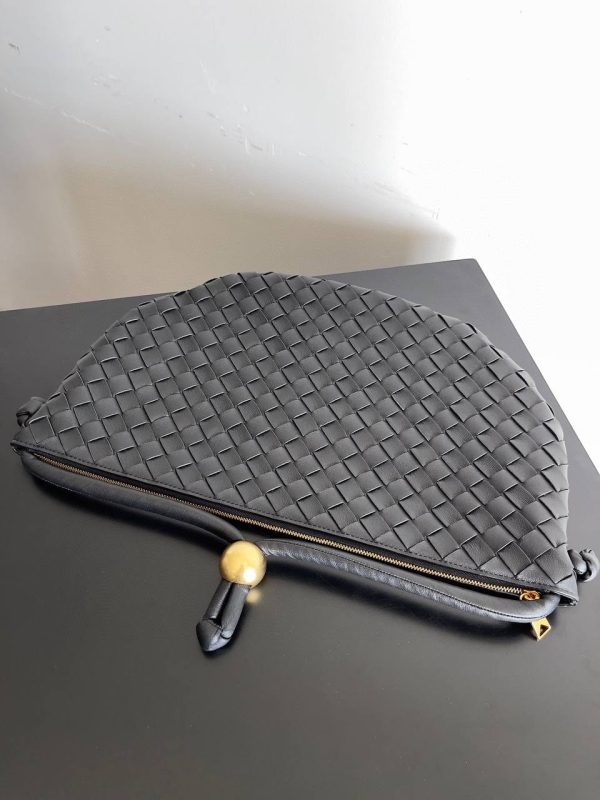 Bottega Veneta Medium Turn Pouch in Black - Image 3