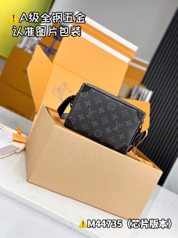 M44735 Louis Vuitton Mini Soft Trunk - Image 3